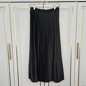 H&M Black Maxi Pleated Skirt